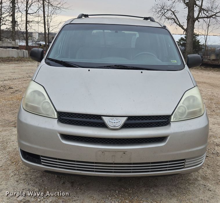 image for item EN3524 2004 Toyota Sienna LE handicap accessible van