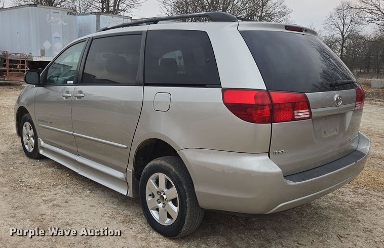image for item EN3524 2004 Toyota Sienna LE handicap accessible van