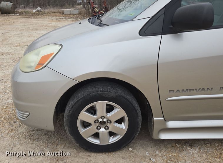 image for item EN3524 2004 Toyota Sienna LE handicap accessible van