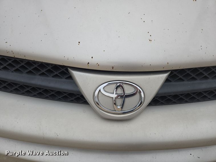 image for item EN3524 2004 Toyota Sienna LE handicap accessible van