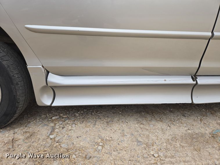 image for item EN3524 2004 Toyota Sienna LE handicap accessible van