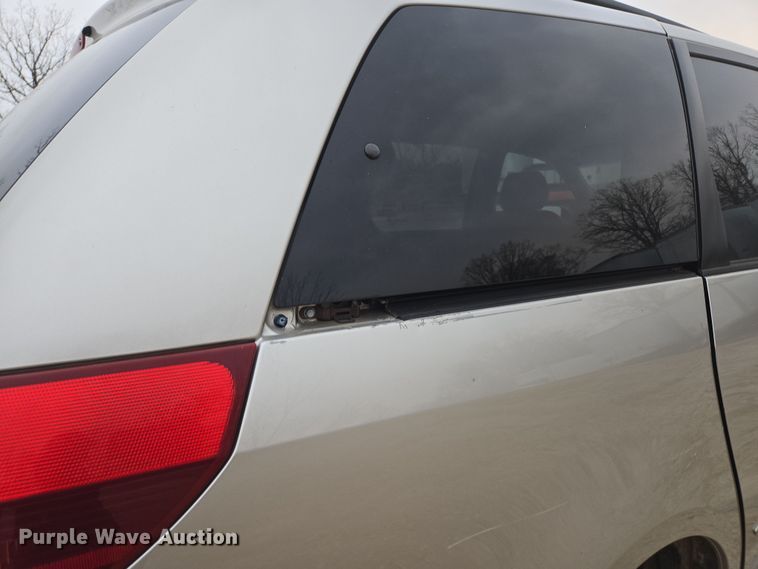 image for item EN3524 2004 Toyota Sienna LE handicap accessible van