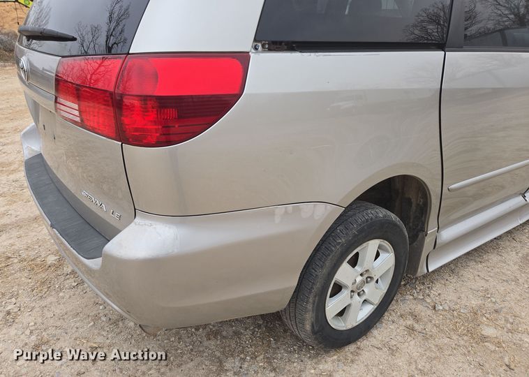 image for item EN3524 2004 Toyota Sienna LE handicap accessible van