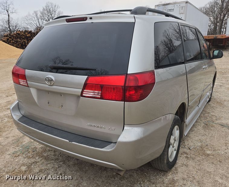 image for item EN3524 2004 Toyota Sienna LE handicap accessible van