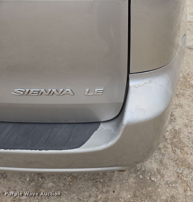 image for item EN3524 2004 Toyota Sienna LE handicap accessible van