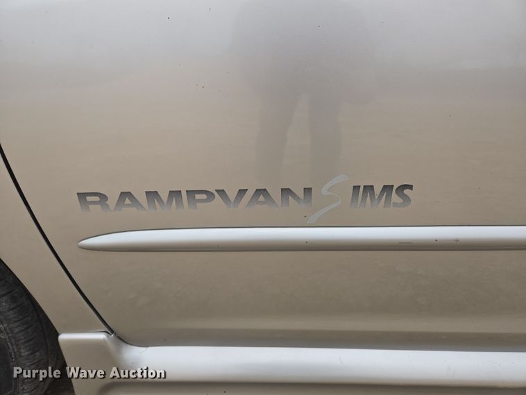 image for item EN3524 2004 Toyota Sienna LE handicap accessible van