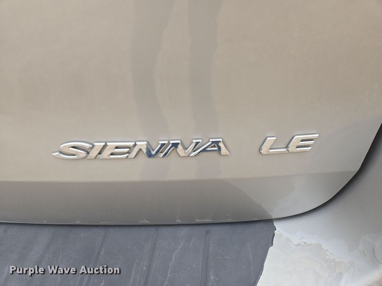 image for item EN3524 2004 Toyota Sienna LE handicap accessible van