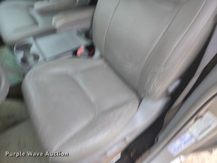 image for item EN3524 2004 Toyota Sienna LE handicap accessible van