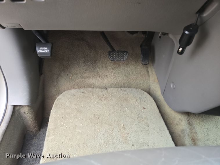 image for item EN3524 2004 Toyota Sienna LE handicap accessible van