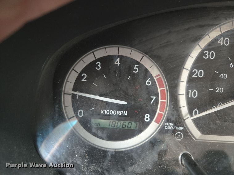 image for item EN3524 2004 Toyota Sienna LE handicap accessible van