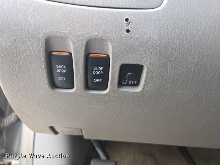 image for item EN3524 2004 Toyota Sienna LE handicap accessible van