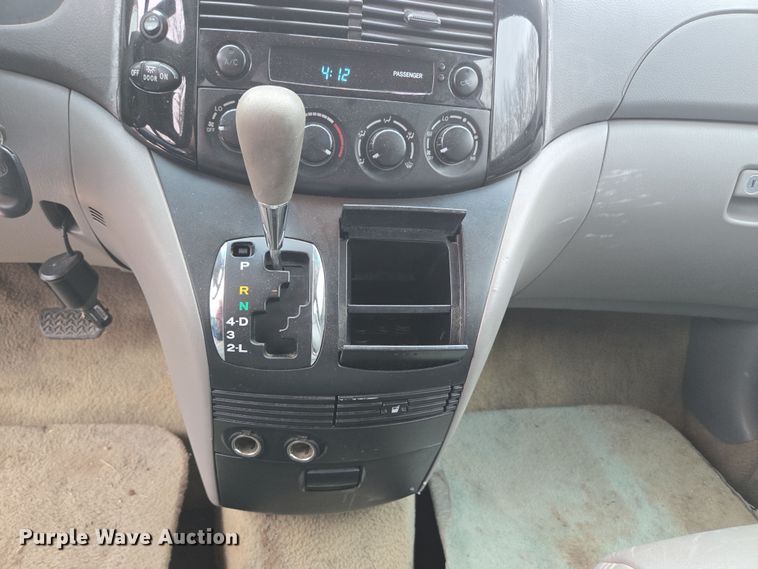 image for item EN3524 2004 Toyota Sienna LE handicap accessible van