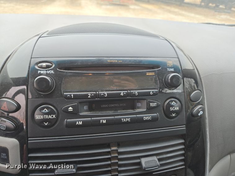 image for item EN3524 2004 Toyota Sienna LE handicap accessible van