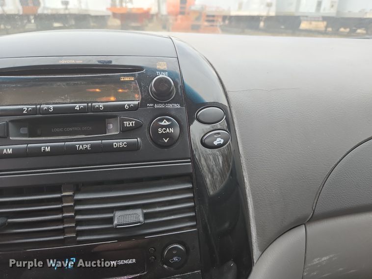 image for item EN3524 2004 Toyota Sienna LE handicap accessible van