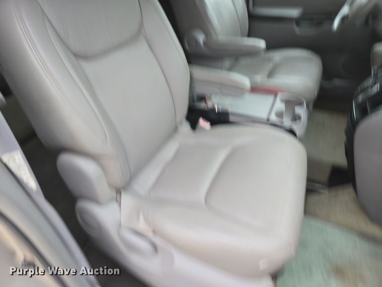image for item EN3524 2004 Toyota Sienna LE handicap accessible van