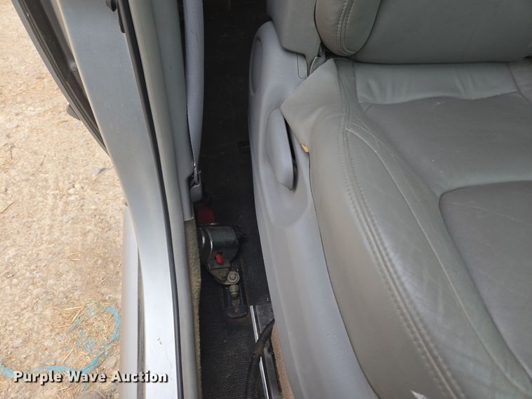 image for item EN3524 2004 Toyota Sienna LE handicap accessible van