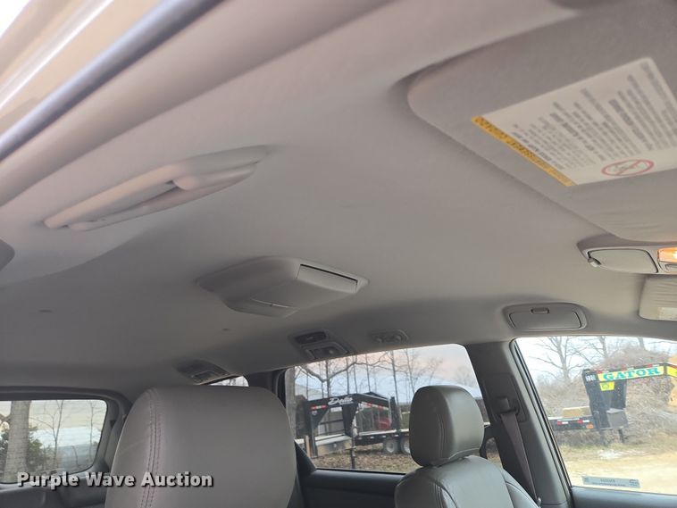 image for item EN3524 2004 Toyota Sienna LE handicap accessible van