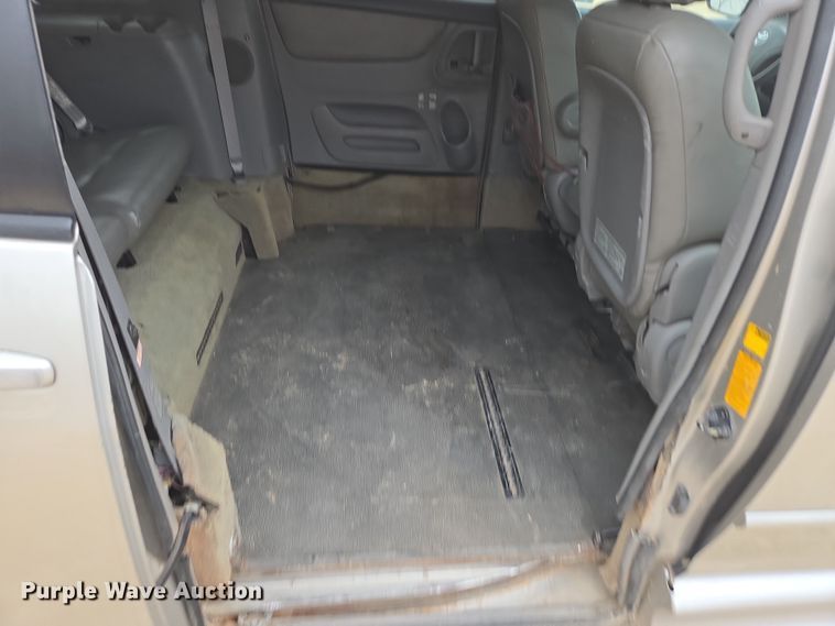 image for item EN3524 2004 Toyota Sienna LE handicap accessible van