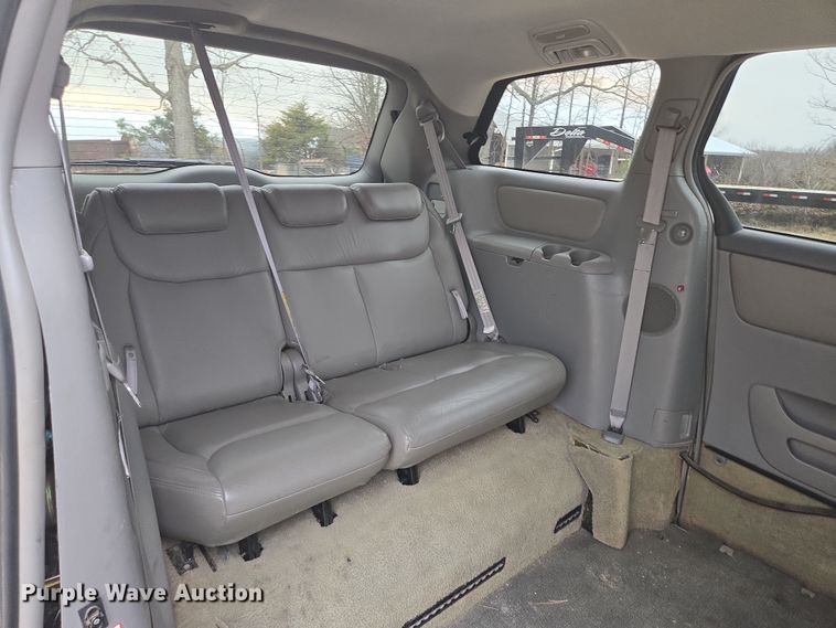 image for item EN3524 2004 Toyota Sienna LE handicap accessible van