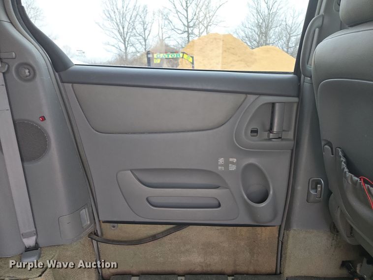 image for item EN3524 2004 Toyota Sienna LE handicap accessible van