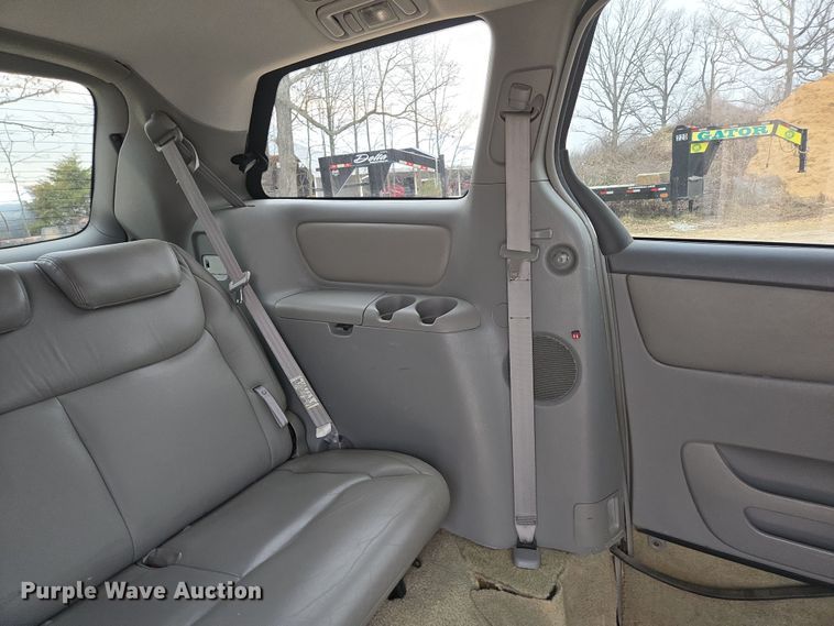 image for item EN3524 2004 Toyota Sienna LE handicap accessible van