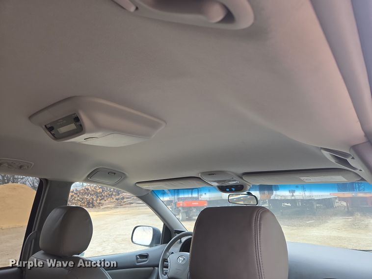 image for item EN3524 2004 Toyota Sienna LE handicap accessible van