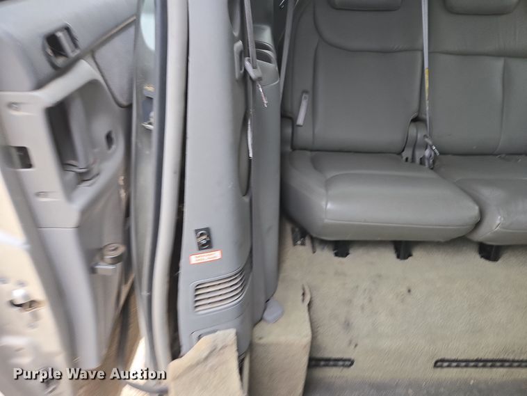 image for item EN3524 2004 Toyota Sienna LE handicap accessible van