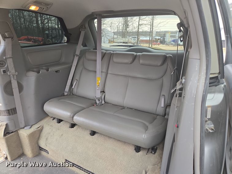 image for item EN3524 2004 Toyota Sienna LE handicap accessible van