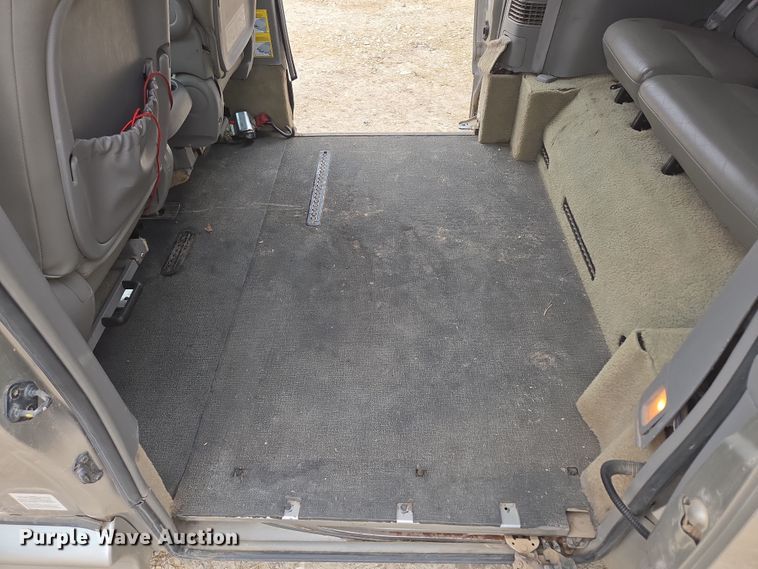 image for item EN3524 2004 Toyota Sienna LE handicap accessible van