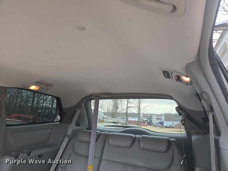 image for item EN3524 2004 Toyota Sienna LE handicap accessible van