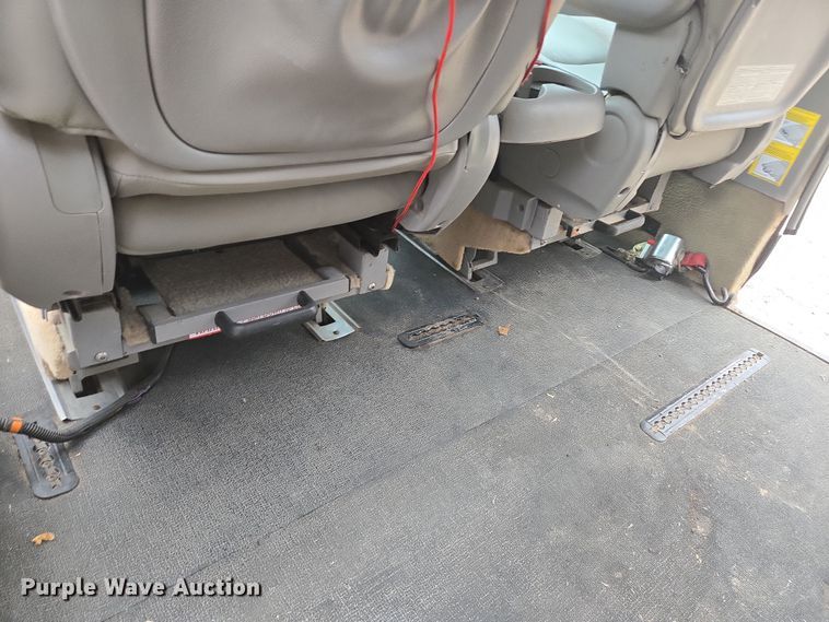 image for item EN3524 2004 Toyota Sienna LE handicap accessible van