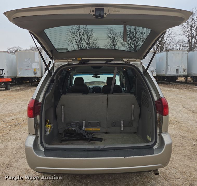 image for item EN3524 2004 Toyota Sienna LE handicap accessible van