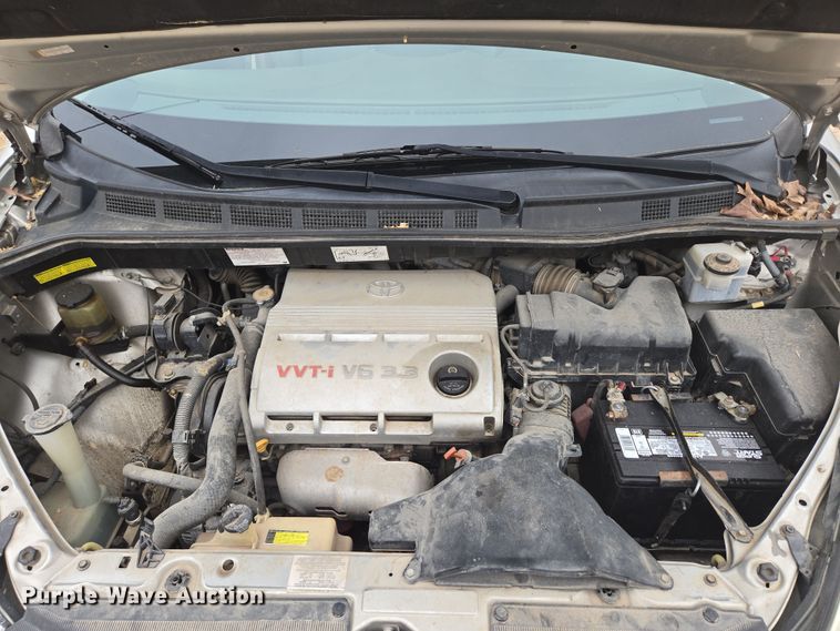 image for item EN3524 2004 Toyota Sienna LE handicap accessible van