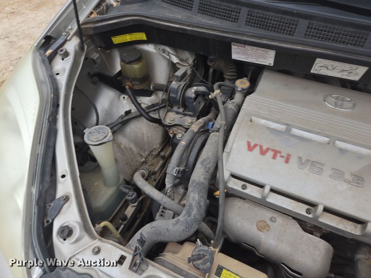 image for item EN3524 2004 Toyota Sienna LE handicap accessible van