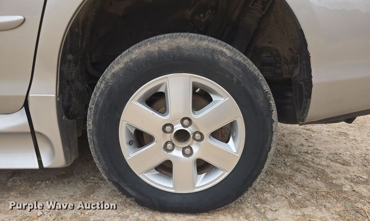 image for item EN3524 2004 Toyota Sienna LE handicap accessible van