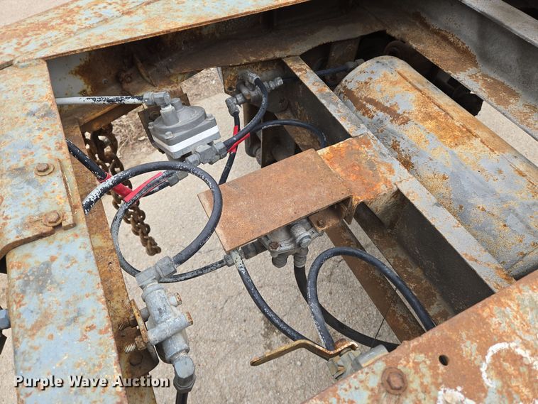 image for item EN8690 1989 Fruehauf EL FI trailer dolly