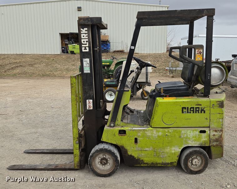 image for item EN8691 Clark C500-30 forklift