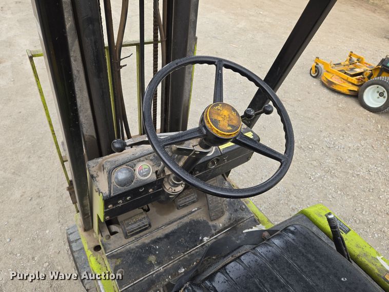 image for item EN8691 Clark C500-30 forklift