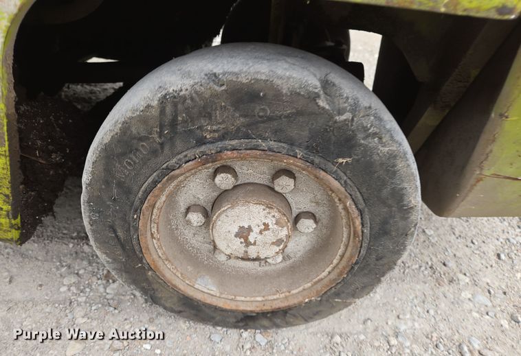 image for item EN8691 Clark C500-30 forklift