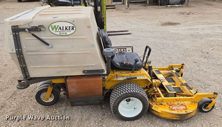 image for item EN8695 2000 Walker MDDGHS ZTR lawn mower