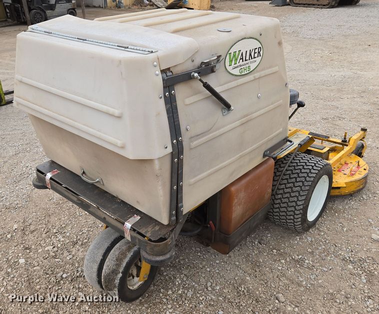 image for item EN8695 2000 Walker MDDGHS ZTR lawn mower