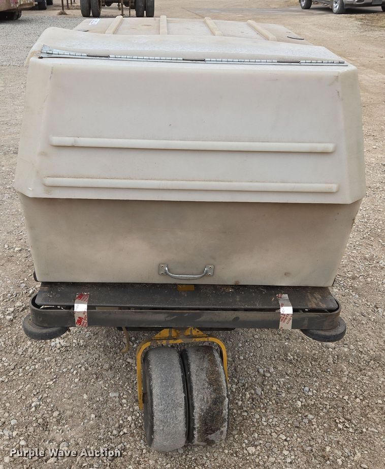 image for item EN8695 2000 Walker MDDGHS ZTR lawn mower