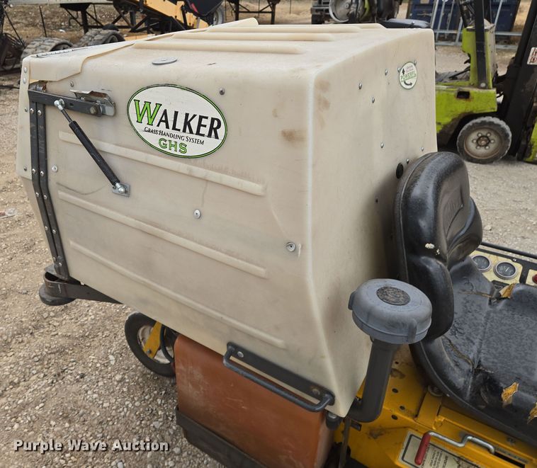 image for item EN8695 2000 Walker MDDGHS ZTR lawn mower