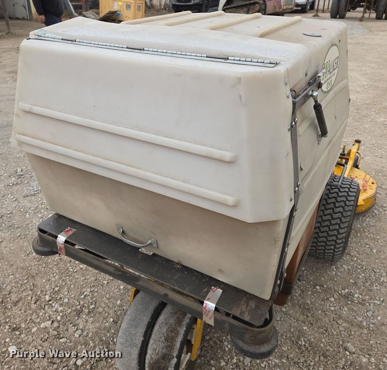 image for item EN8695 2000 Walker MDDGHS ZTR lawn mower