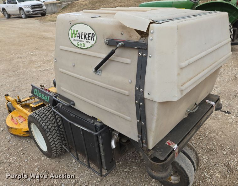 image for item EN8695 2000 Walker MDDGHS ZTR lawn mower