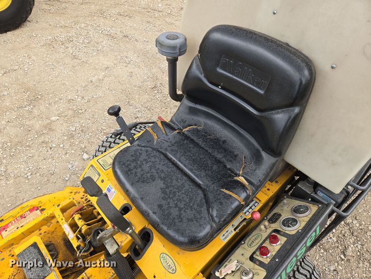 image for item EN8695 2000 Walker MDDGHS ZTR lawn mower