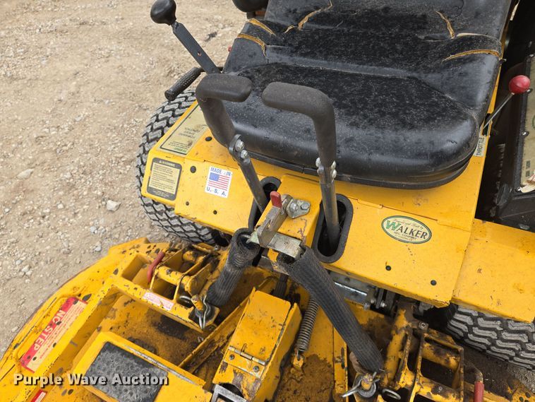 image for item EN8695 2000 Walker MDDGHS ZTR lawn mower