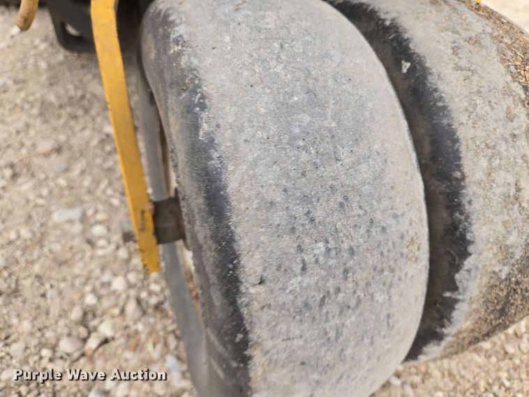 image for item EN8695 2000 Walker MDDGHS ZTR lawn mower