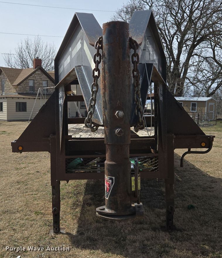 image for item EN8705 2005 LB Trailer equipment trailer