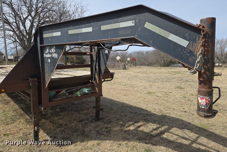 image for item EN8705 2005 LB Trailer equipment trailer